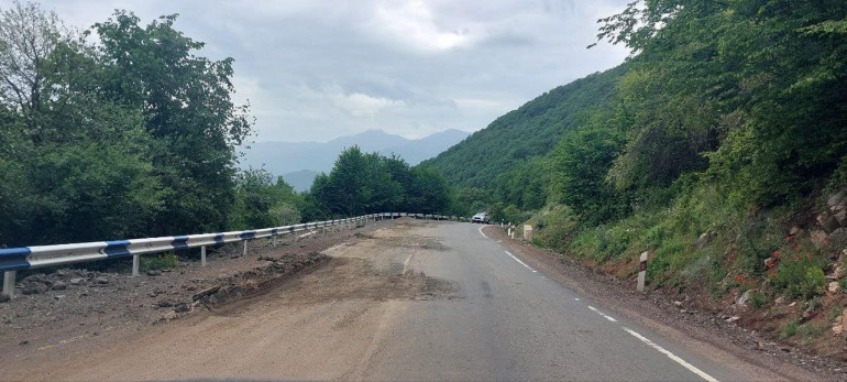 Կապան-Աղվանի-Տաթև ճանապարհը 2 տարի անընդմեջ «հիմնանորոգում» են ու ամեն անգամ անելուց հետո խայտառակ վիճակ է. Տիգրան Աբրահամյան (լուսանկարներ)