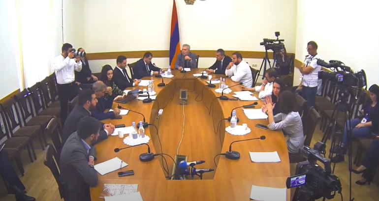 18-27 տարեկան կանայք կարող են մինչև մարտի 1-ը կամ հոկտեմբերի 1-ը դիմել զորակոչի համար. Սուրեն Պապիկյանը ներկայացրեց նախագիծը (տեսանյութ)