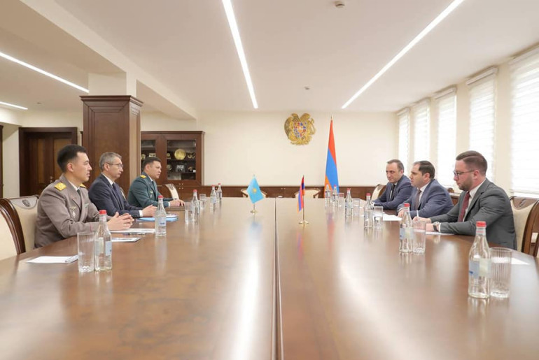 Սուրեն Պապիկյանը ՀՀ-ում Ղազախստանի դեսպանի և նորանշանակ ռազմական կցորդի հետ քննարկել է պաշտպանական ոլորտում հայ-ղազախական համագործակցության ընթացքն ու ընդլայնման ուղիները