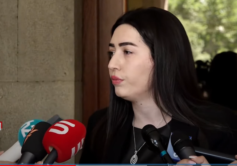 ՆԳ նախարարի, փոխնախարարների մեքենաների ապակիների մուգ թաղանթները հեռացված են. Արփինե Սարգսյան