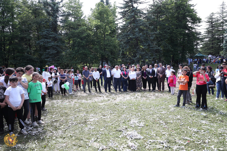 Հաշմանդամություն ունեցող երեխաներն առաջին անգամ նկարել են Akneye քանդակի վրա, որը կունենա NFT տարբերակ․ հունիսի 1-ը նշվել է Տավուշի մարզի սահմանամերձ Բերդ համայնքում