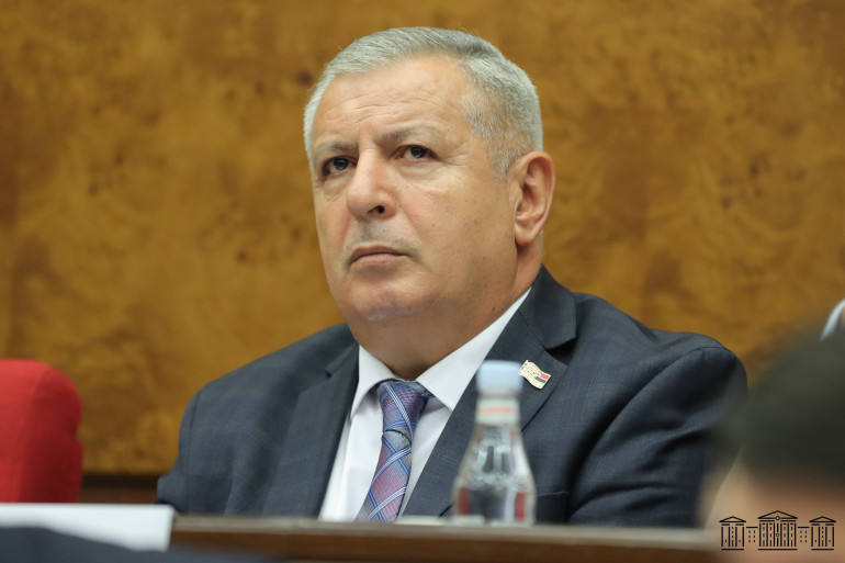 «Հինգից երկուսը մանիկյուռ էր քսում, մեկը` շարիկ էր գլորում». Սերգեյ Բագրատյանը՝ նախարարության աշխատակիցների մասին (տեսանյութ)