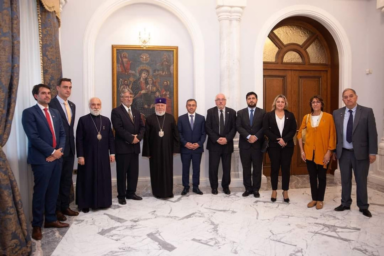 Ամենայն Հայոց Կաթողիկոսը Արգենտինա-Հայաստան բարեկամական խմբի անդամների հետ հանդիպմանն անդրադարձ է կատարել տարածաշրջանում առկա մարտահրավերներին