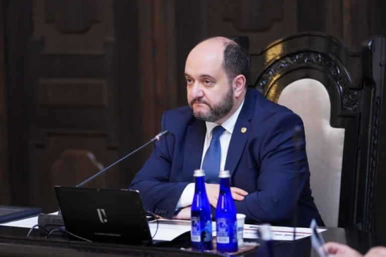 Երբ ես դարձա աշխատակազմի ղեկավար, հարցրի՝ քանի՞ ֆեյք ունեք, ասացին՝ 0, որովհետև ֆեյքապահները տեղափոխվել են ուրիշ տեղ․ Արայիկ Հարությունյան (տեսանյութ)