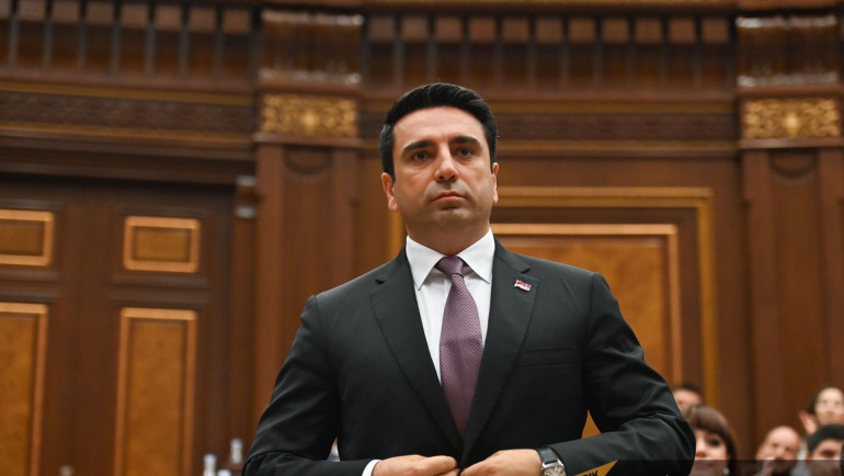 Ալեն Սիմոնյանը 13 հոգանոց պատվիրակությամբ մեկնել է Լոնդոն