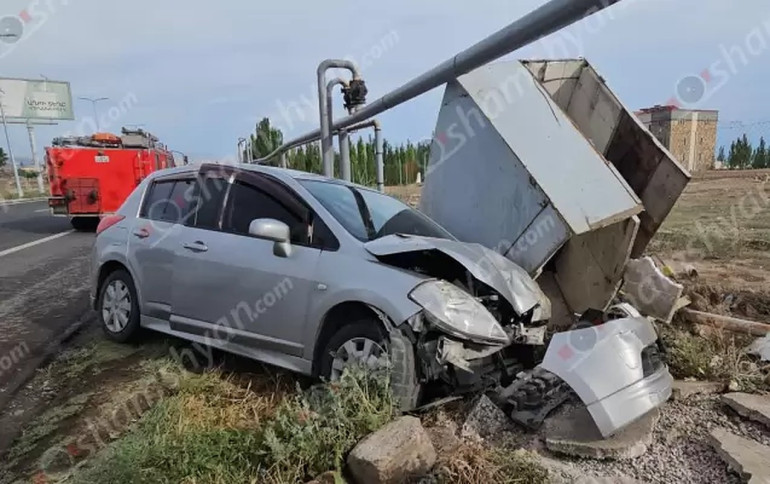 Կոտայքում բախվել են Mercedes-ն ու Nissan-ը, Nissan-ը, որի վարորդը եղել է ոչ սթափ, տապալել է գազախողովակների հենասյուները․ Shamshyan.com