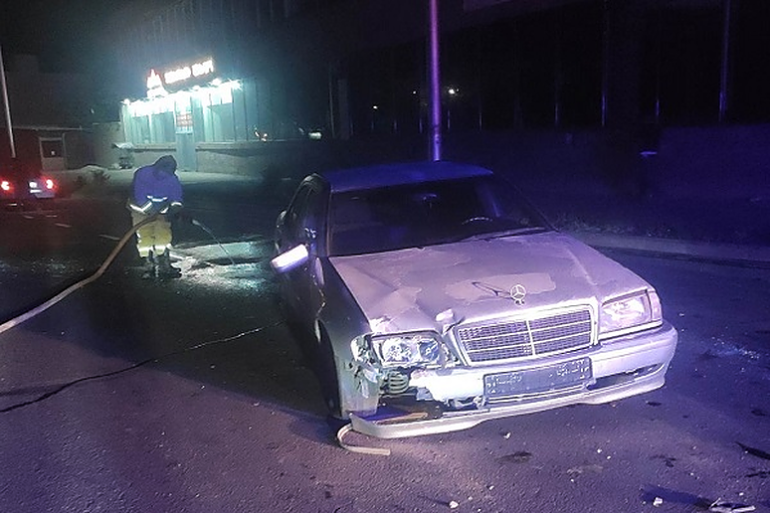 Արշակունյաց պողոտայում «Mercedes-Benz»-ը դուրս է եկել ճանապարհի երթևեկելի հատվածից, բախվել սյանը և կողաշրջվել, վարորդը հոսպիտալացվել է