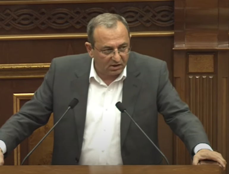 Տո՛  իշխանությունն էլ ձեզ, տո՛ աթոռներն էլ ձեզ, 100 տարի նստեք, բայց անվտանգություն ապահովեք․ Արծվիկ Մինասյան