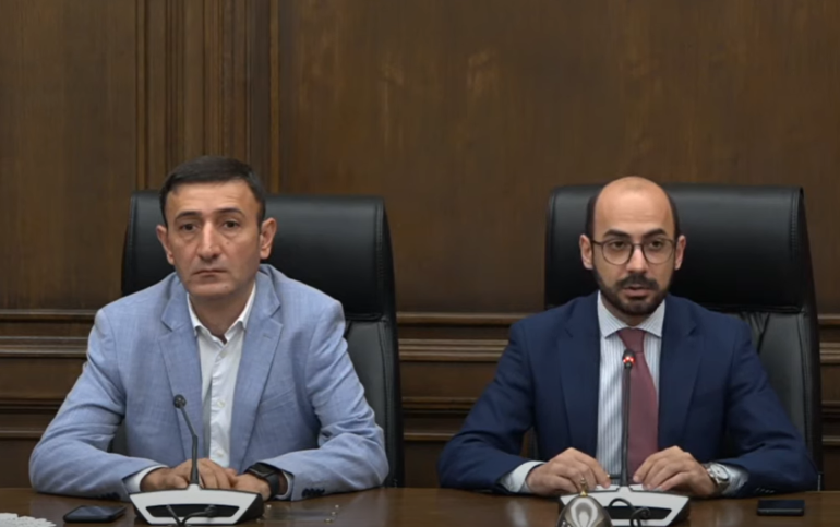 Իշխանությունը որոշում չունի որևէ նախաձեռնությամբ հանդես գալու․ Արթուր Հովհաննիսյանը՝ զինանշանը փոխելու մտադրության մասին