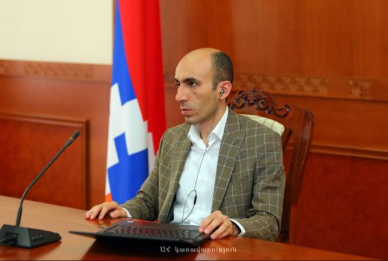 Սա՞ է «ազատ տեղաշարժի» իրենց երաշխիքը, որ այդքան խաբում են աշխարհին, թե իբր շրջափակում չկա. Արտակ Բեգլարյանը հրապարակել է Արցախ-Հայաստան ճանապարհը փակած ադրբեջանական զրահամեքենաների լուսանկարները