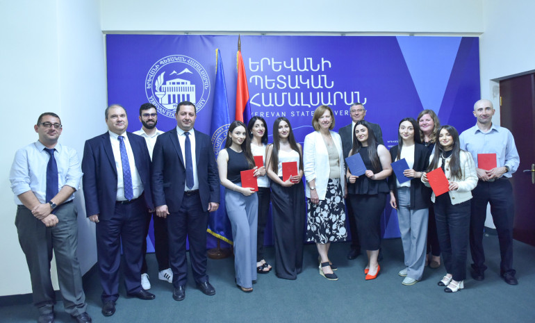 «Ամերիկագիտություն» կրթական ծրագրի առաջին շրջանավարտները հանդիպել են ՀՀ-ում ԱՄՆ դեսպանի հետ