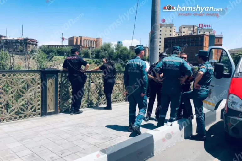 Երևանում տղամարդն անցել է «Հաղթանակ» կամրջի վտանգավոր եզրագիծը՝ սպառնալով ցած նետվել․ shamshyan.com