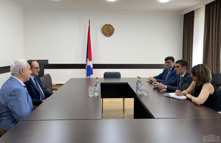Արցախի Հանրապետության արտգործնախարարն ընդունել է ԵԽԽՎ նախկին պատգամավոր, Ֆրանսիա-Արցախ բարեկամության շրջանակի անդամ Ռընե Ռուքեին