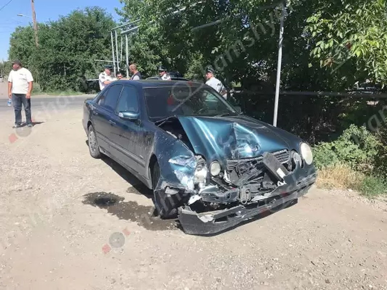 Արարատի մարզում բախվել են ոստիկանության կապիտանի Mercedes-ն ու Opel-ը, 4 վիրավորից 3-ը ոստիկանության և փրկարար ծառայության աշխատակիցներ են․ Shamshyan.com