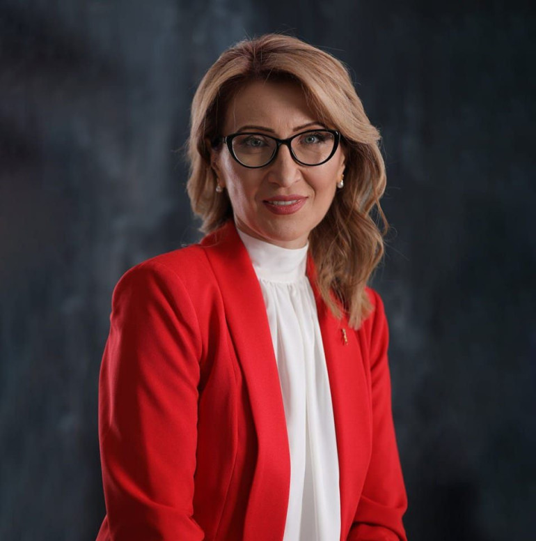 Ֆրունզը հանճարեղ դերասան էր, հայրաքաղաքի՝ Գյումրու կոլորիտն իր մեջ կրող, անսպառ սիրով լցված մայրաքաղաքի՝ Երևանի նկատմամբ. Մանե Թանդիլյան