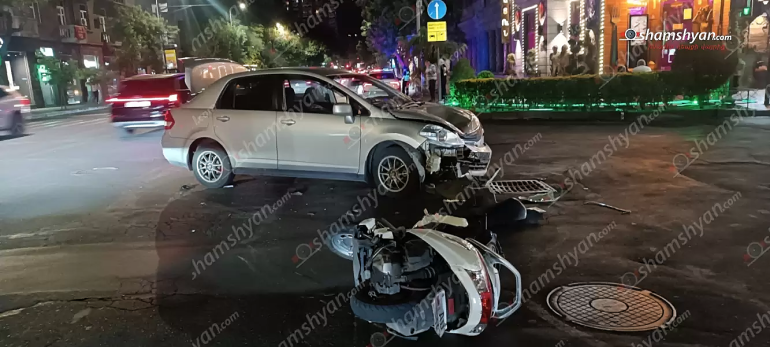 Երևանում բախվել են Nissan-ն ու մոպեդը․ վերջինը կողաշրջվել է, վարորդը` տեղափոխվել հիվանդանոց․ Shamshyan.com