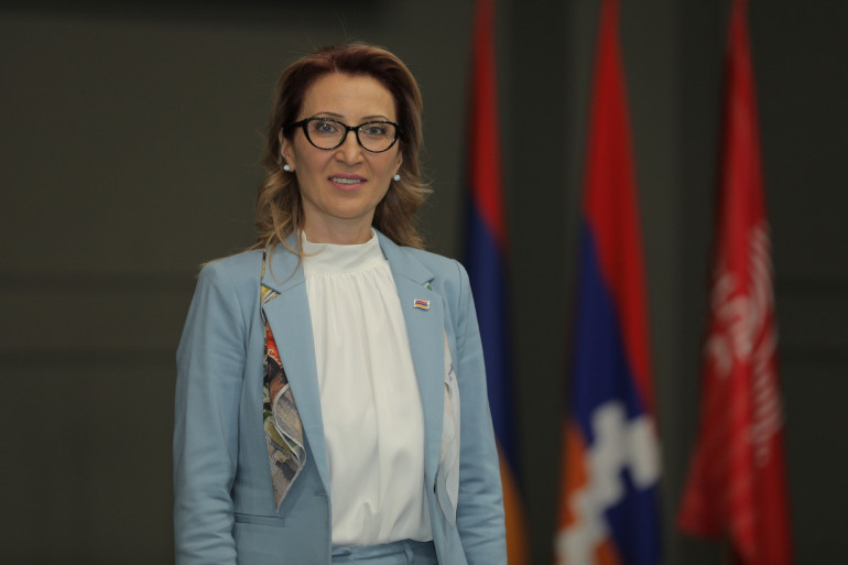 Մայր օրենքն ամրագրում է անբեկանելին՝ ՀՀ-ն ինքնիշխան, ժողովրդավարական, իրավական և սոցիալական պետություն է․ սա է այն ուղենիշը, որի շուրջ պետք է ծավալվի յուրաքանչյուրիս գործունեությունը․ Մանե Թանդիլյան