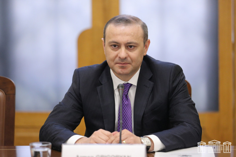 Արմեն Գրիգորյանը և Դերեք Հոգանը կարևորել են Հայաստան-Ադրբեջան խաղաղության բանակցությունների շարունակականությունը
