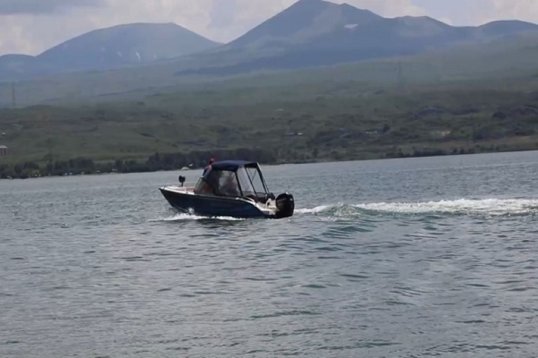 Սևանա լճում ջրափրկարարներն օգնել են քաղաքացուն վերադառնալ ափ