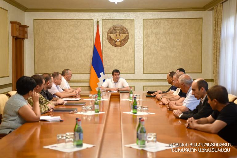 Նախագահ Արայիկ Հարությունյանը խորհրդակցություն է հրավիրել հրատապ հումանիտար ու անվտանգային հարցերի շուրջ