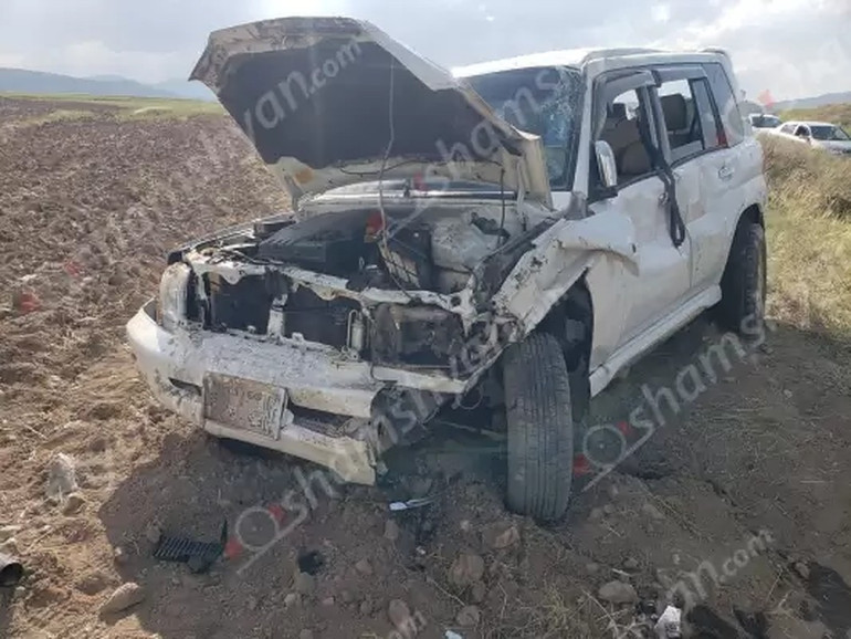Սյունիքում Mitsubishi-ն մի քանի պտույտ շրջվելով՝ հայտնվել է դաշտում, կան վիրավորներ