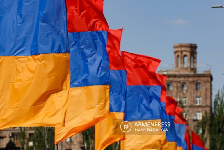 Դրոշին ներկայացվող պահանջները խախտելու համար ֆիզիկական կամ իրավաբանական անձինք կտուգանվեն 30-50 հազար, իսկ պաշտոնատար անձինք՝ 70-100 հազար դրամի չափով