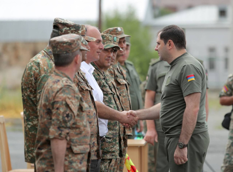 Սուրեն Պապիկյանը հետևել է զինծառայողների ատեստավորման քննություններին (լուսանկարներ)