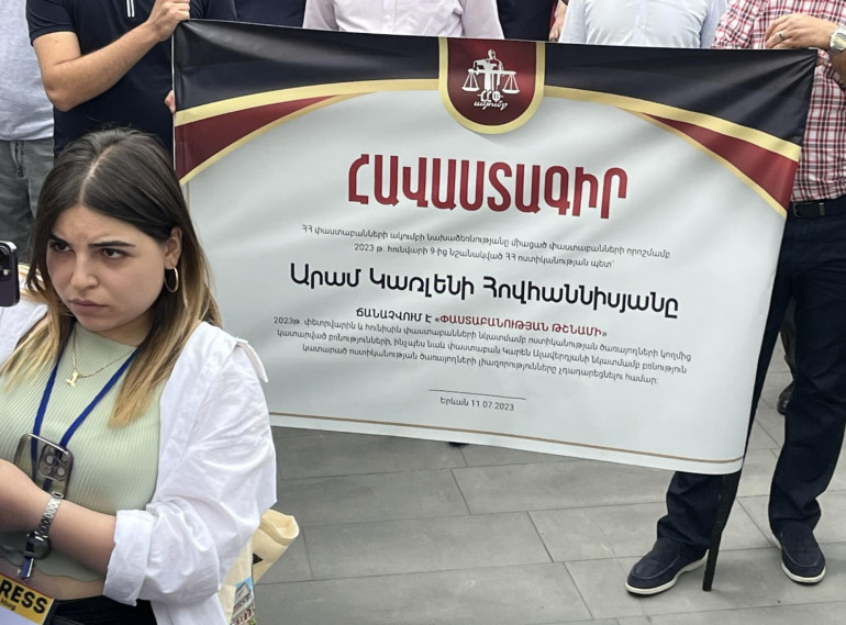 Ոստիկանապետ Արամ Հովհաննիսյանն իր վարքագծով խրախուսեց փաստաբանի նկատմամբ բռնությունը․ փաստաբանները եռօրյա բողոքի ակցիա են իրականացնում