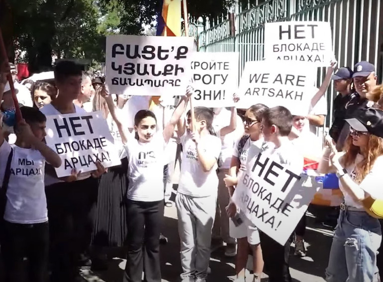 Ո՞ւր է Մինսկի խմբի անդամ Ֆրանսիան, երբ Արցախում երեխաները կիսաքաղցած են․ Երևանում բողոքի ցույցերը շարունակվում են