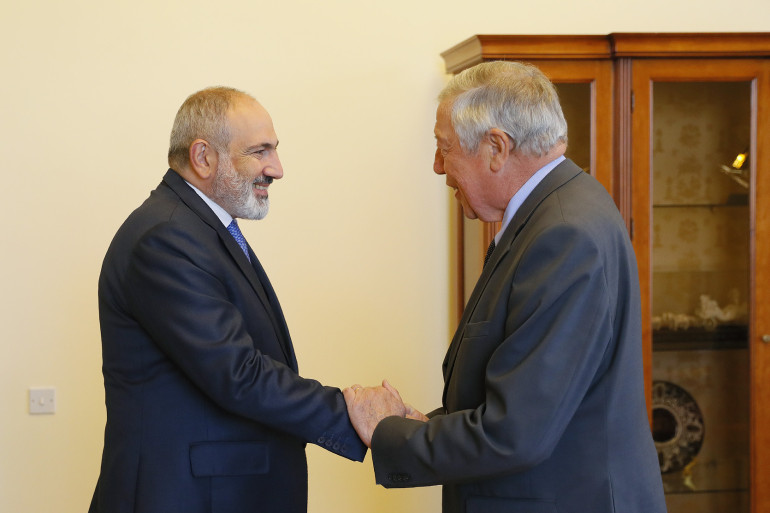 Նիկոլ Փաշինյանն ընդունել է Ֆրանսուա Ռոշբլուանին