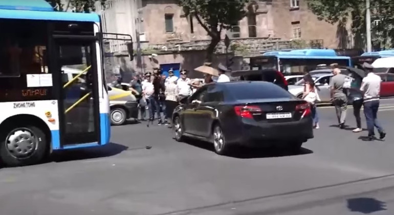 Փաշինյանը կովերին կարողանումա գնա տեսնի, մեզ չի կարողանու՞մ. անհետ կորածների ծնողներ
