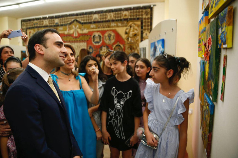 Արվեստասեր սերունդ կրթելը մեր քաղաքի ու երկրի ապագայի ամուր հիմքերից է. Տիգրան Ավինյան (լուսանկարներ)