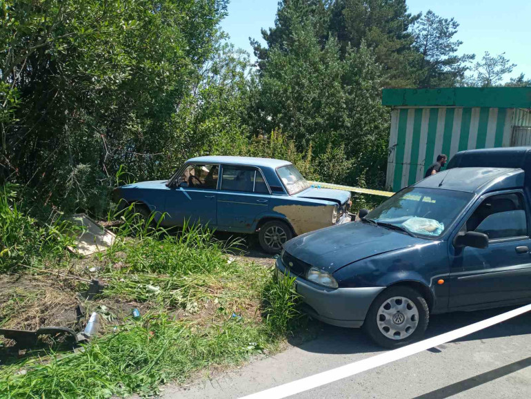 Երևան-Իջևան ճանապարհին բախվել են 3 մեքենա, կան տուժածներ (լուսանկարներ)
