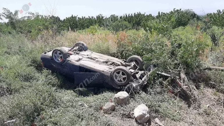 Արարատի մարզում Mercedes-ը գլխիվայր հայտնվել է դաշտում, կա վիրավոր․ Shamshyan.com