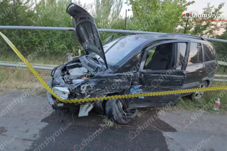 Կոտայքում Volkswagen Golf-ն ու Opel Zafira-ն բախվելուց հետո հարվածել են գազատար խողովակներին, էլեկտրասյանը. կան վիրավորներ. shamshyan.com (լուսանկարներ)