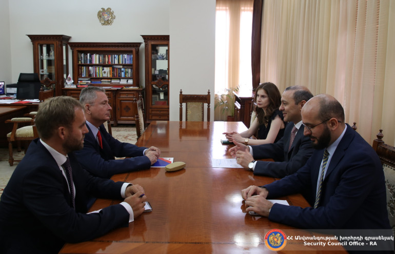 ԱԽ քարտուղարն ընդունել է Լեհաստանի նորանշանակ դեսպանին
