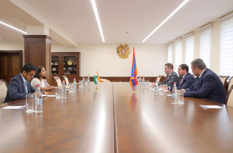 Պապիկյանը և Հնդկաստանի դեսպանը քննարկել են պաշտպանության բնագավառում համագործակցության զարգացմանն առնչվող հարցեր