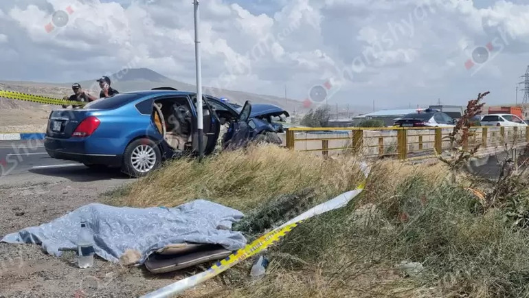 Կոտայքի մարզում Nissan-ը բախվել է կամրջի բետոնե հենապատին, կա 1 զոհ․ 3 վիրավորներից 2-ը երեխաներ են. Shamshyan.com