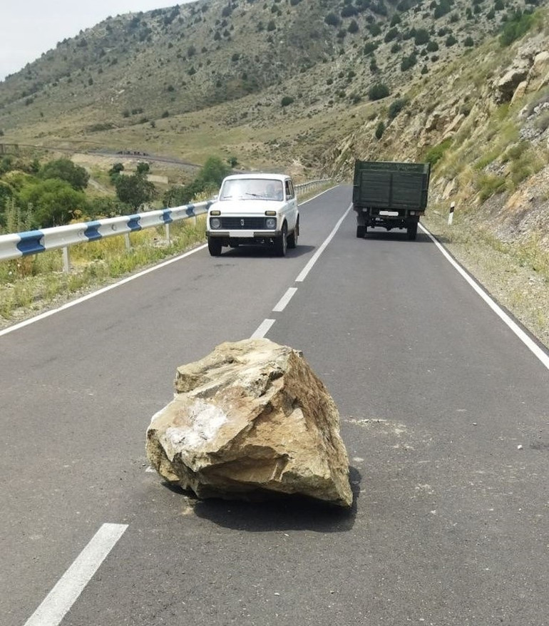 Քարաթափում՝ Սոլակ գյուղի մոտ․ ճանապարհը մասամբ փակվել է
