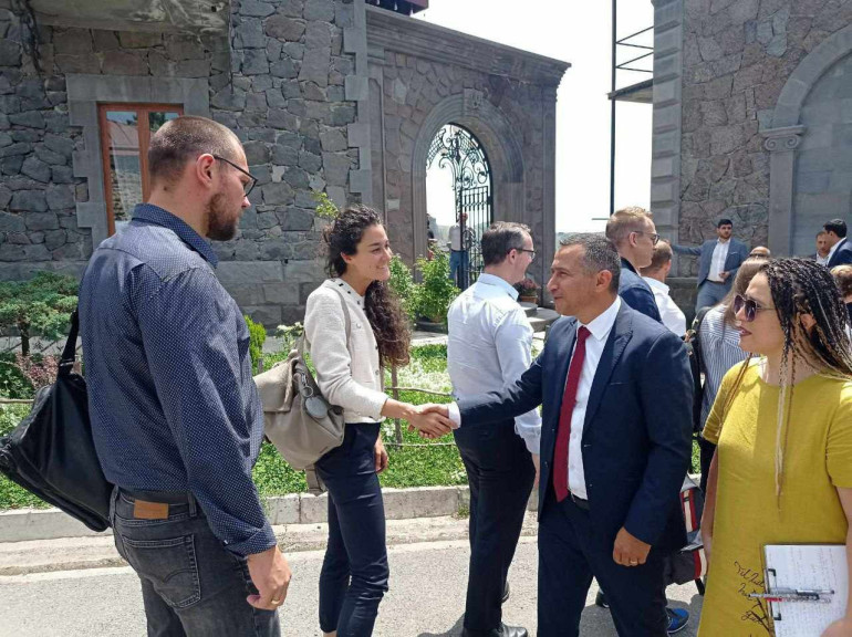Հայաստանում հավատարմագրված դեսպանները հասել են Կոռնիձոր