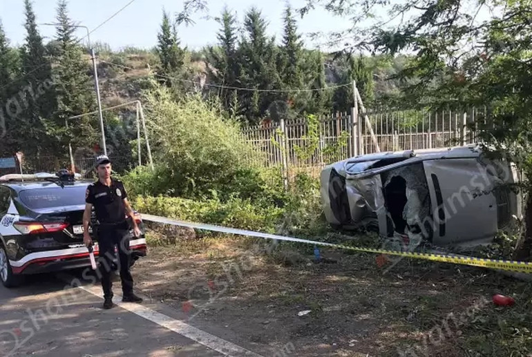 1 զոհ, 2 վիրավոր. Բագրատաշենի ճանապարհին Mercedes-ը կողաշրջվել է. Shamshyan.com