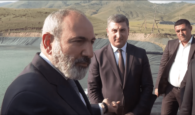 Շողակաթ բնակավայրում ծանոթացա խելացի ոռոգման համակարգի կառուցման ընթացքին․ Նիկոլ Փաշինյան (տեսանյութ)