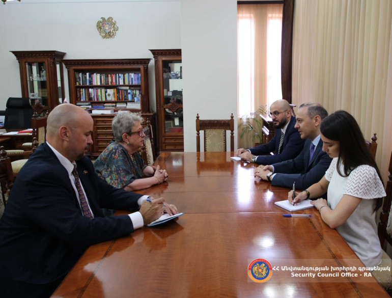ԱԽ քարտուղար Արմեն Գրիգորյանն ընդունել է ԵՄ դեսպան Անդրեա Վիկտորինին