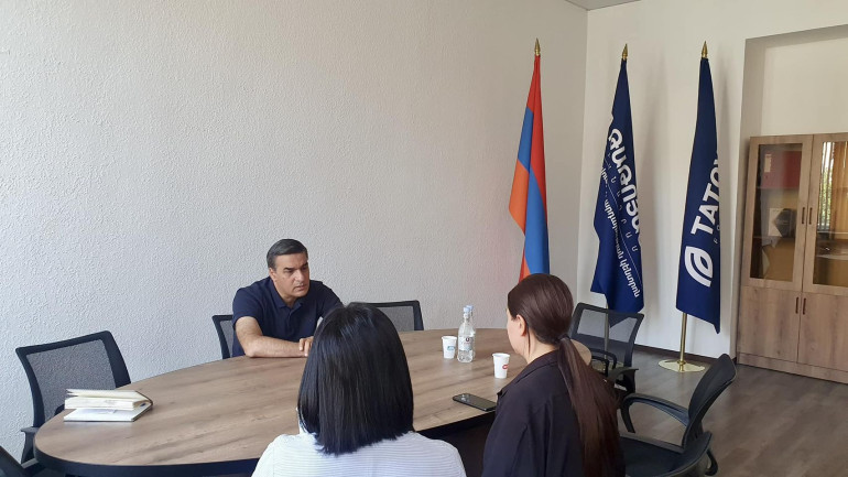 Վագիֆ Խաչատրյանին Ադրբեջանի առաջադրած մեղադրանքները բացարձակ կեղծ են, հորինված․ Արման Թաթոյանը հանդիպել է Վագիֆ Խաչատրյանի դստեր հետ