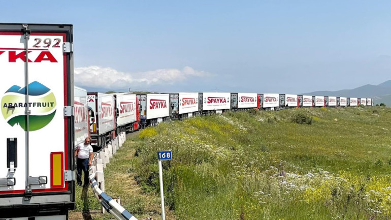 Կոռնիձորում բեռնատարների սառնարաններն աշխատում են, որ դեղորայքը, կաթի փոշին չփչանան