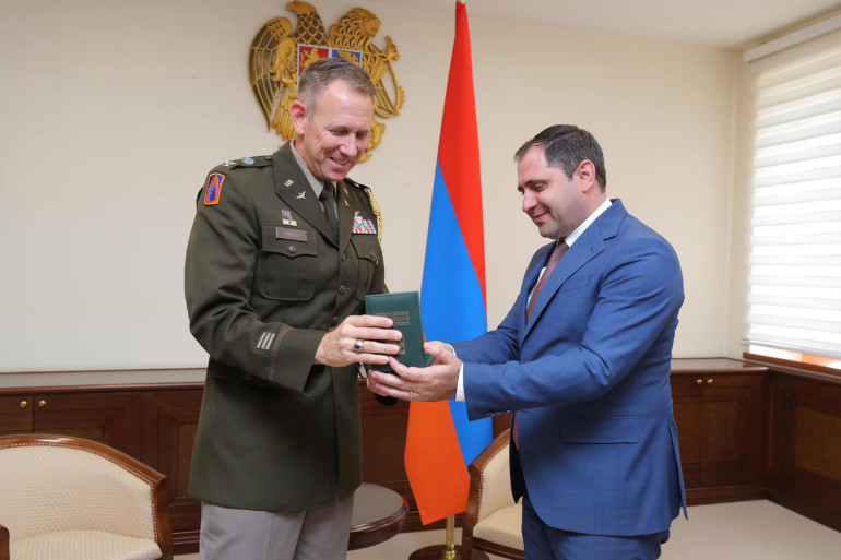 Սուրեն Պապիկյանն ընդունել է ԱՄՆ դեսպանության ռազմական կցորդ, գնդապետ Գրեգորի Փայփսին (լուսանկարներ)