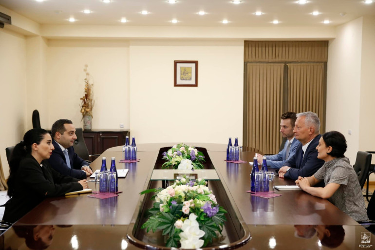 Երևանի քաղաքապետի պաշտոնակատար Լևոն Հովհաննիսյանը հյուրընկալել է ՀՀ-ում ԳԴՀ արտակարգ և լիազոր դեսպանին