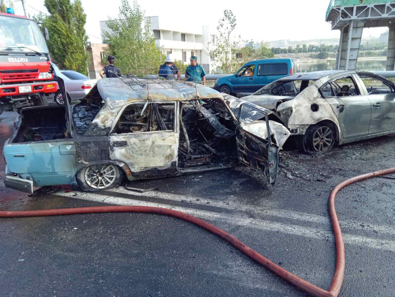 Երևանյան լճի մոտակայքում բախվել են «VAZ»-ը և «Chevrolet»-ն, ինչից հետո ավտոմեքենաներում հրդեհ է բռնկվել․ վարորդները հոսպիտալացվել են