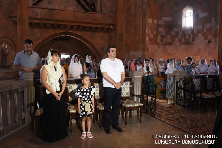 «Թո՛ղ Աստվածամայրը միշտ հովանի լինի մեր ազգին». Արայիկ Հարությունյանը մասնակցել է միասնական ապաշխարհության աղոթքին (լուսանկարներ)