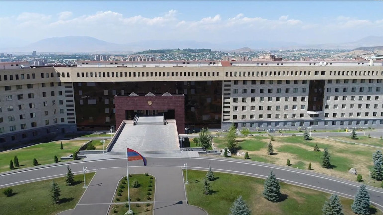 Հայաստանը զենք, ռազմական տեխնիկա և անձնակազմ չի կենտրոնացրել հայ-ադրբեջանական սահմանին, Ադրբեջանը ապատեղեկատվություն է տարածում. ՊՆ